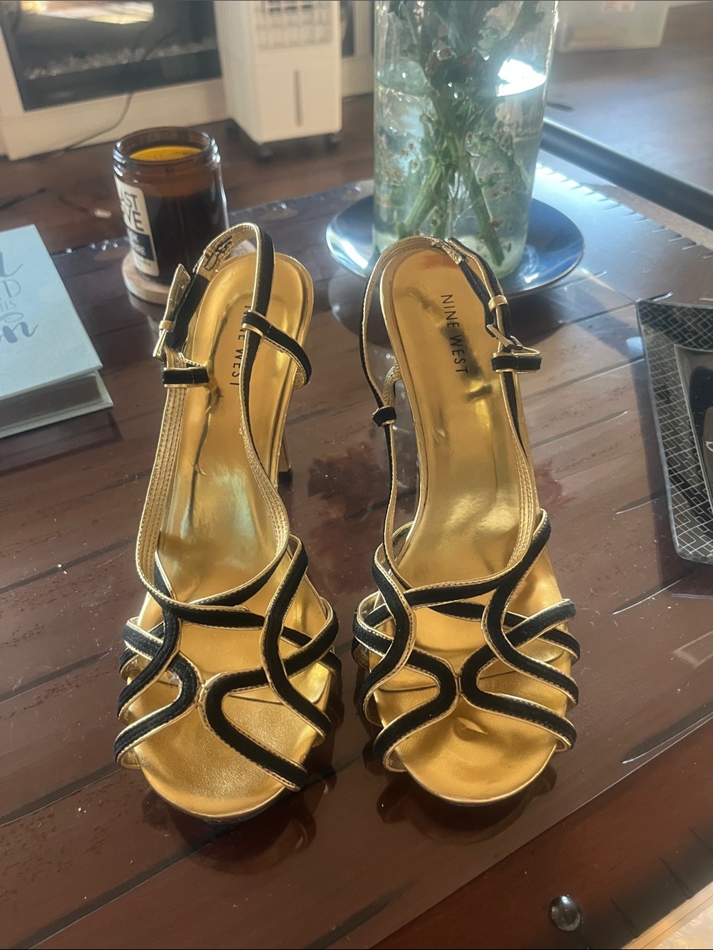 LIKE NEW ! Beautiful Nine West Gold and Black Strappy Slingback Sandals